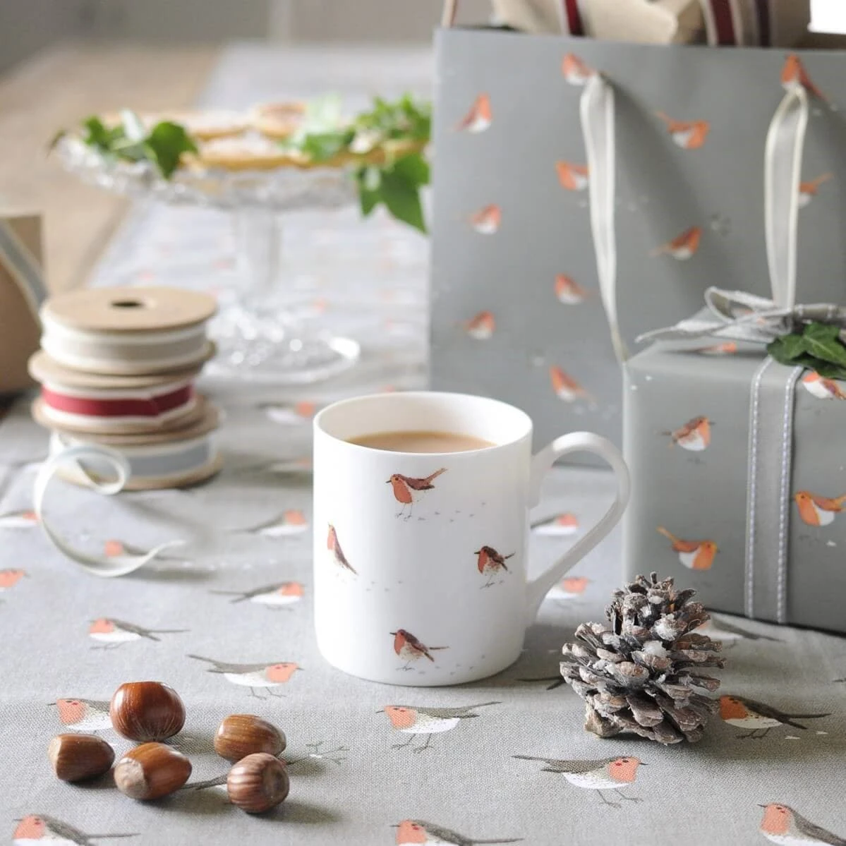 Robin & Mistletoe Mug - Image 2