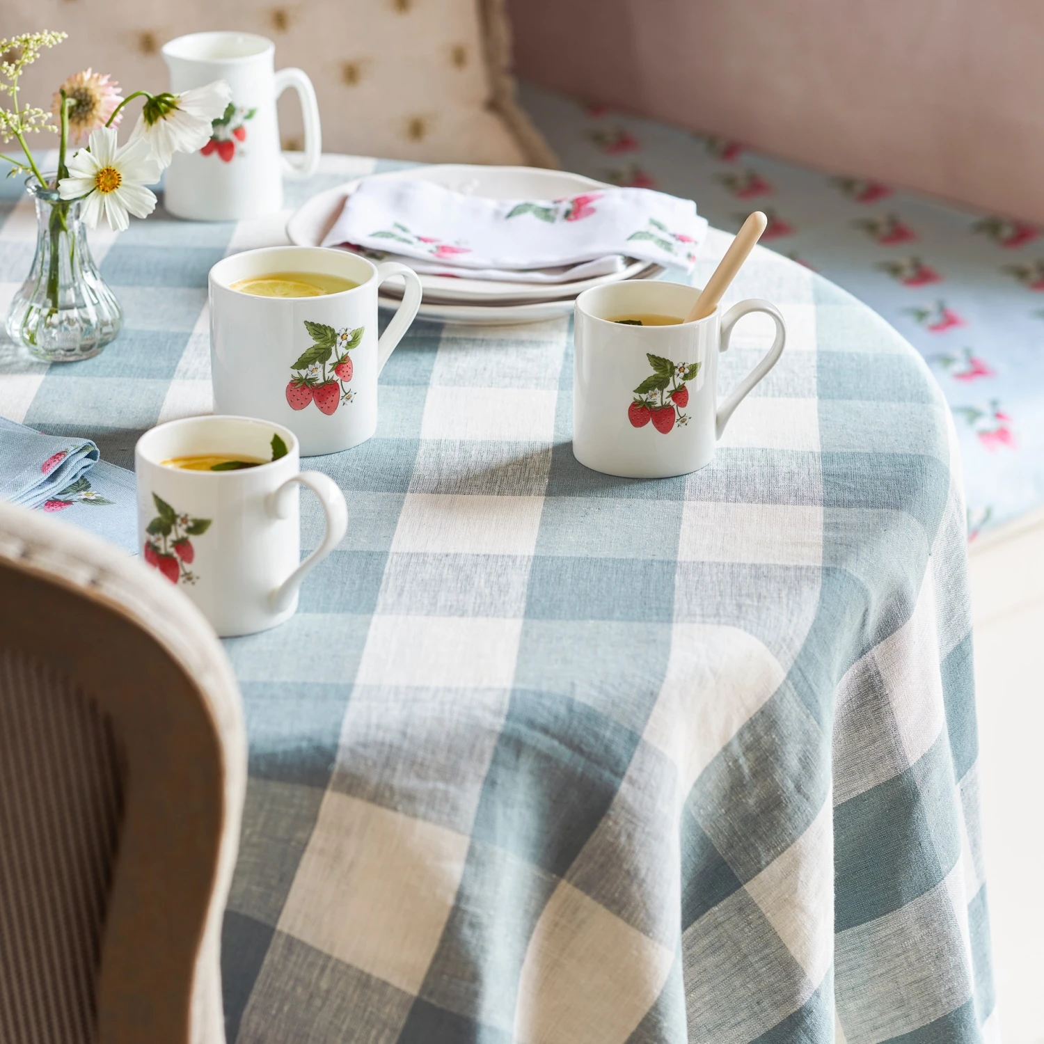 Strawberries Solo Mug - Image 5