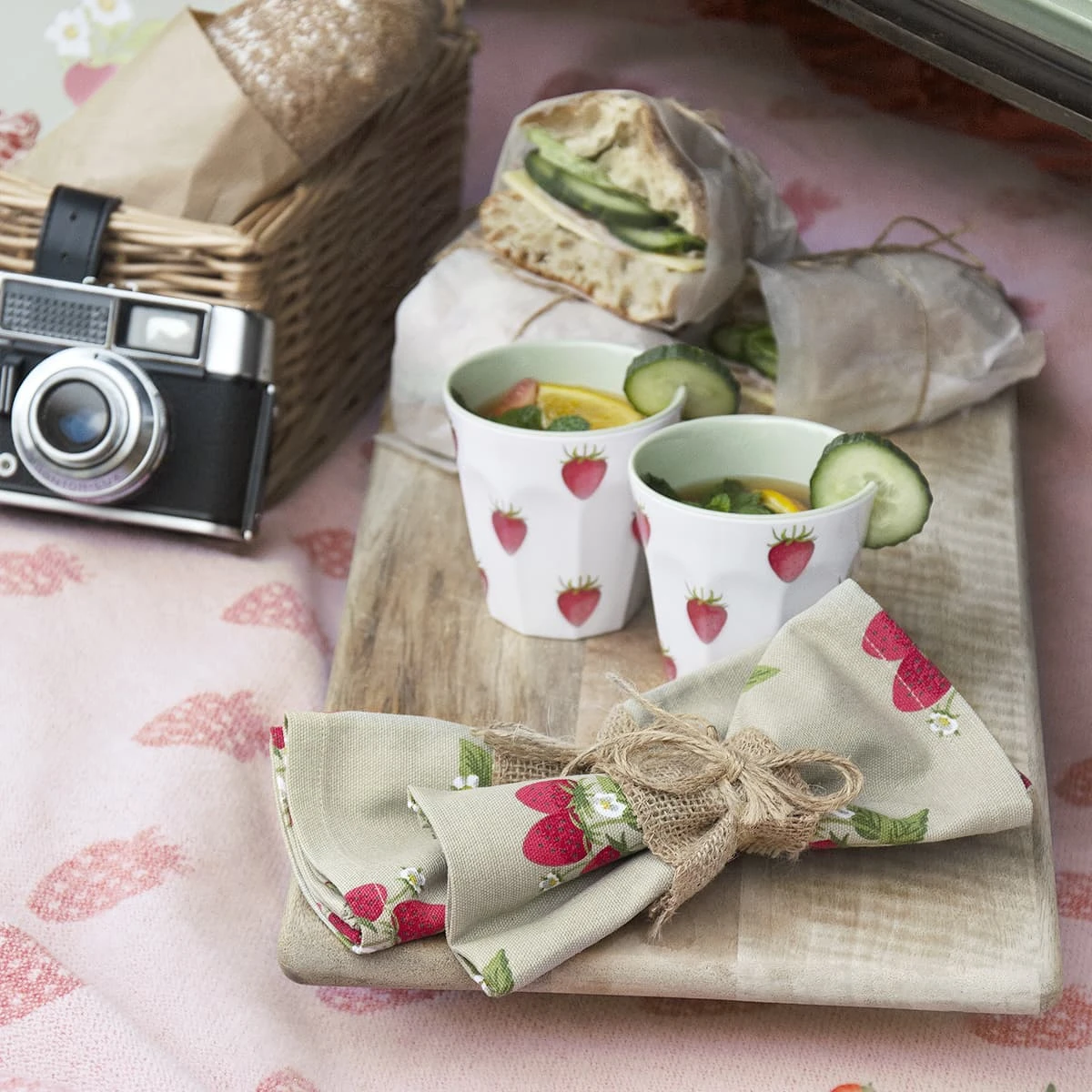 Strawberries Melamine Beaker - Image 3