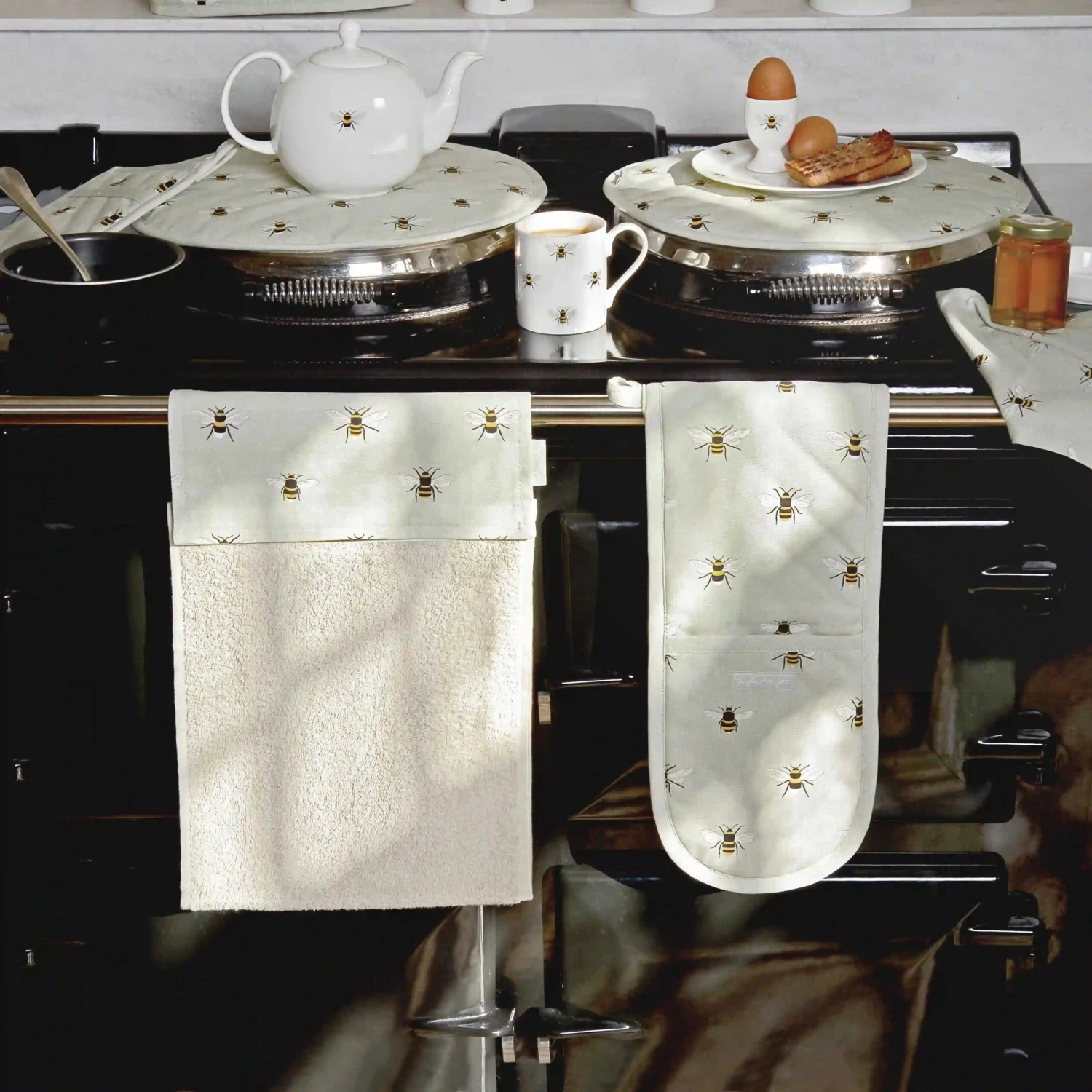 Bees Double Oven Glove - Image 3