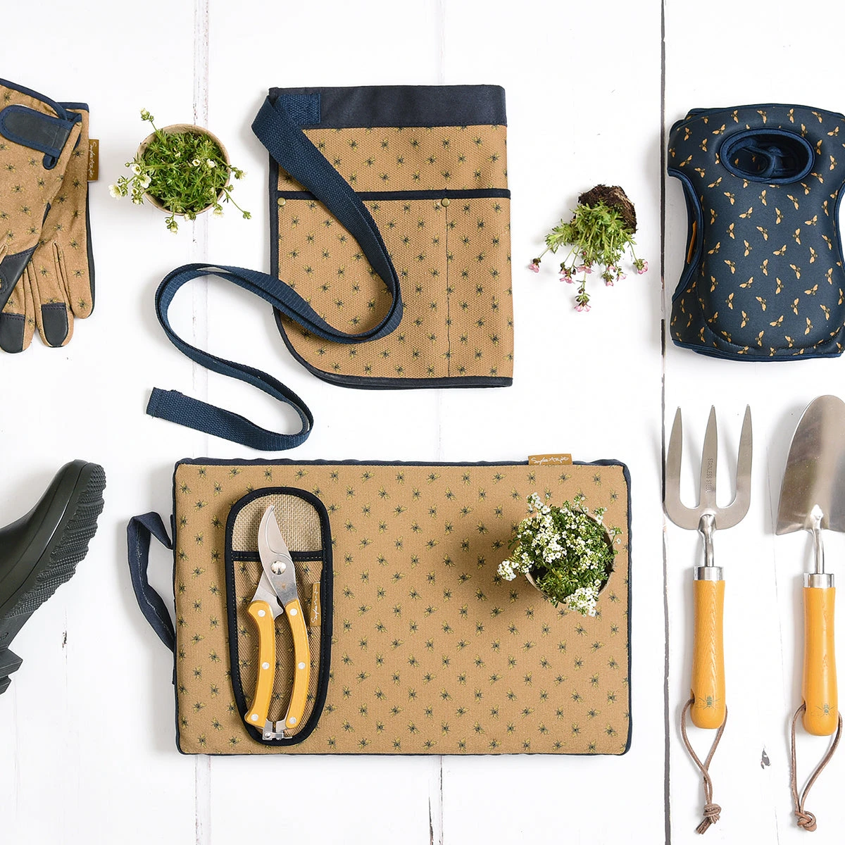 Bees Garden Belt Apron - Image 3