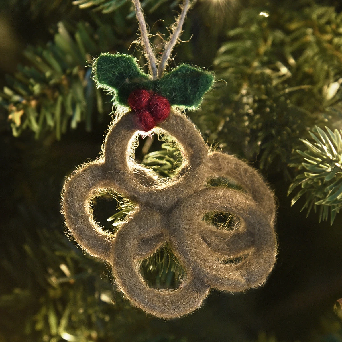 Gold Ring Felt Decoration - Image 2