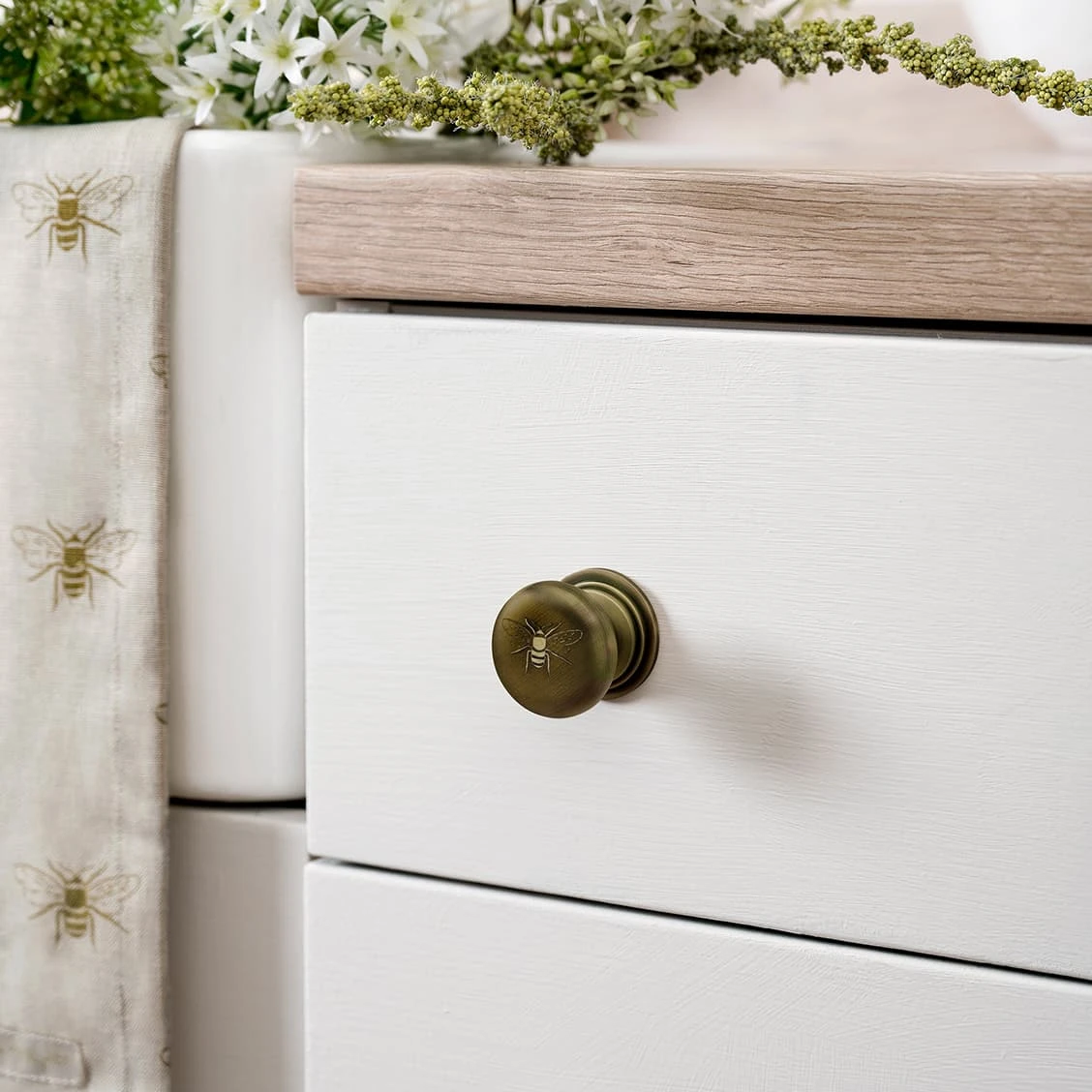 Bees Cupboard Handle - Image 2