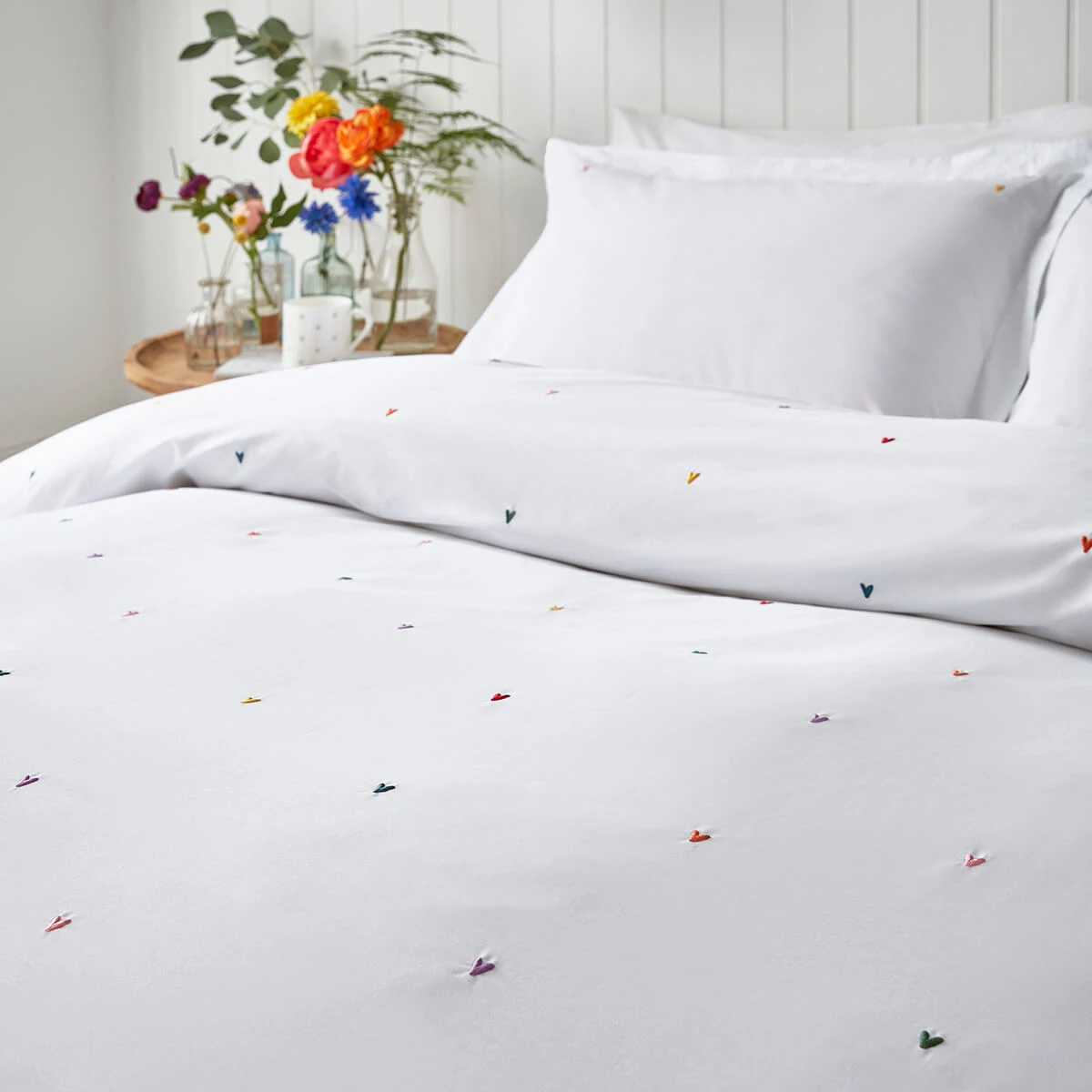 Hearts Embroidered Bedding Set - Image 4