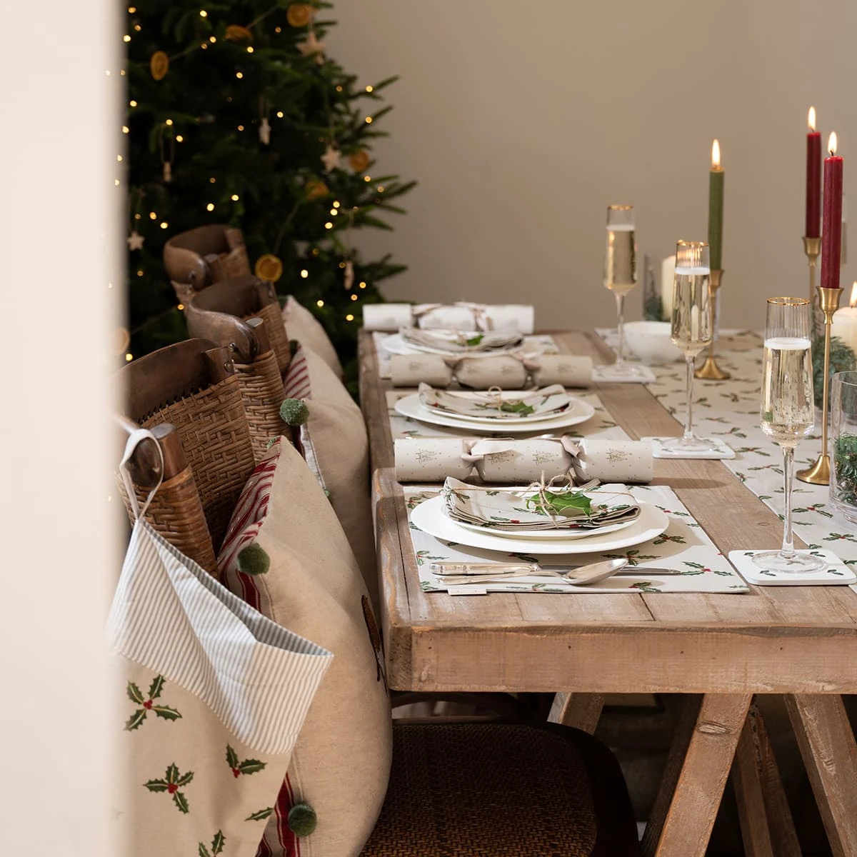 Holly & Berry Napkins (Set Of 4) - Image 4