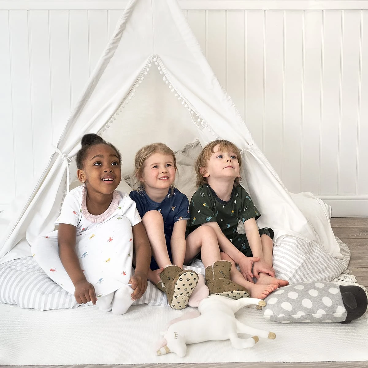 Running Dogs Kids Pyjama Shorts Set - Image 3