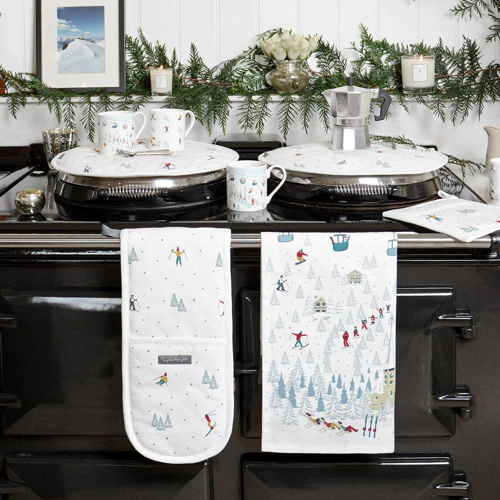 Skiing Double Oven Glove - Image 2