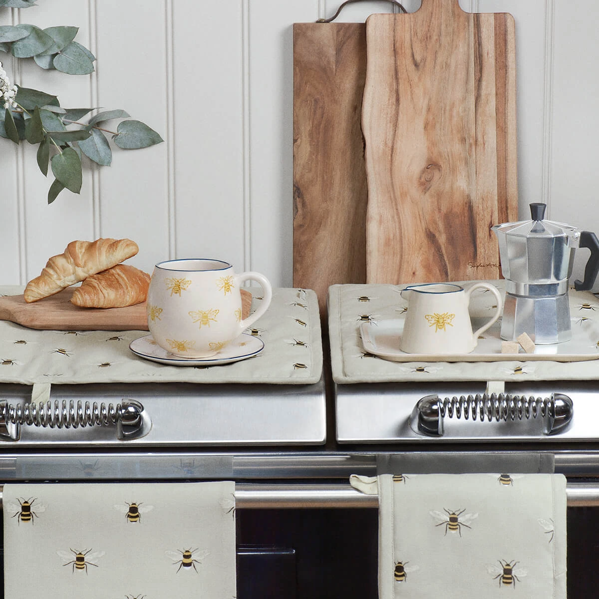 Bees Mini Stoneware Jug - Image 3