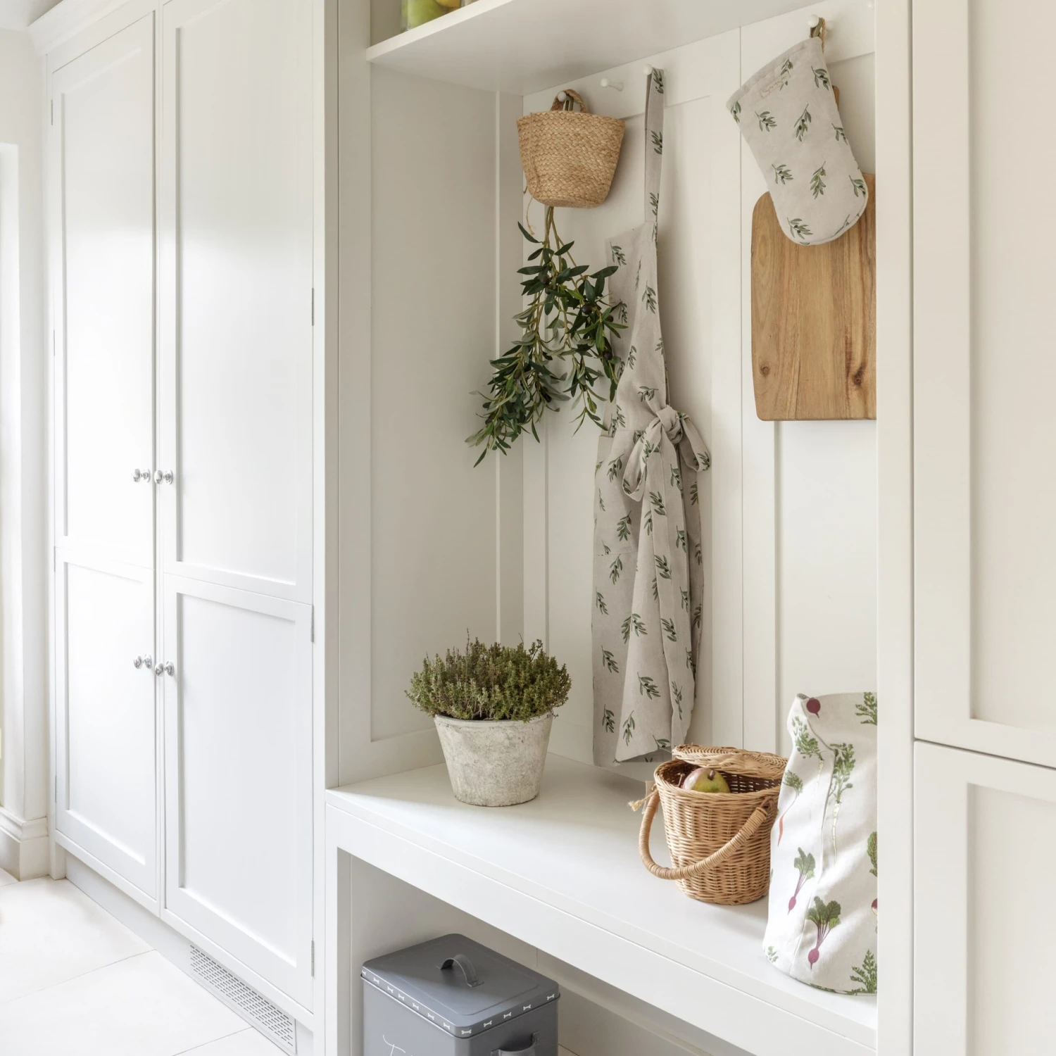 Olive Linen Oven Mitt - Image 3