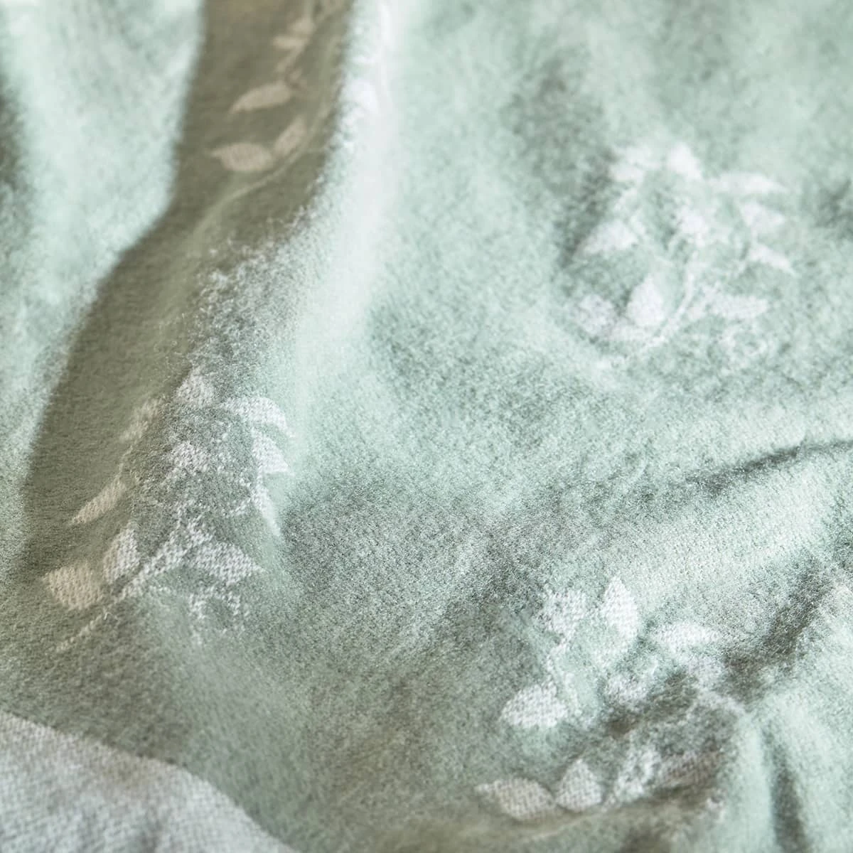 Rose Woven Picnic Blanket - Image 3