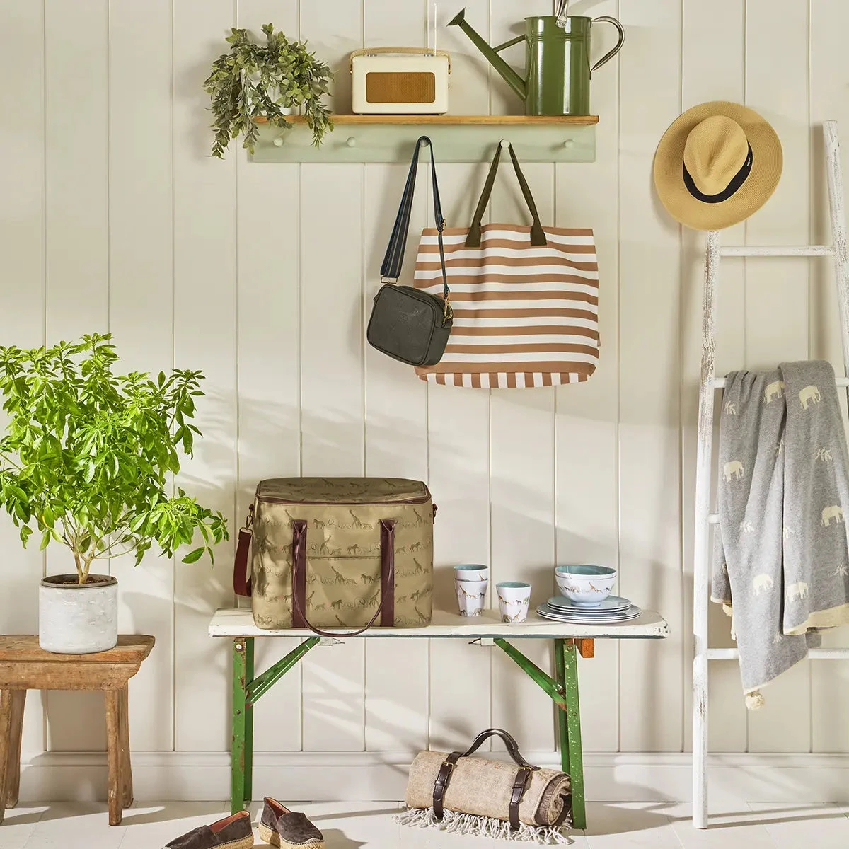 Animals Of The Savannah Picnic Bag - Image 3