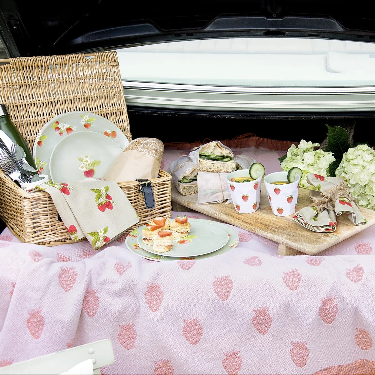 Strawberries Melamine Beaker - Image 5