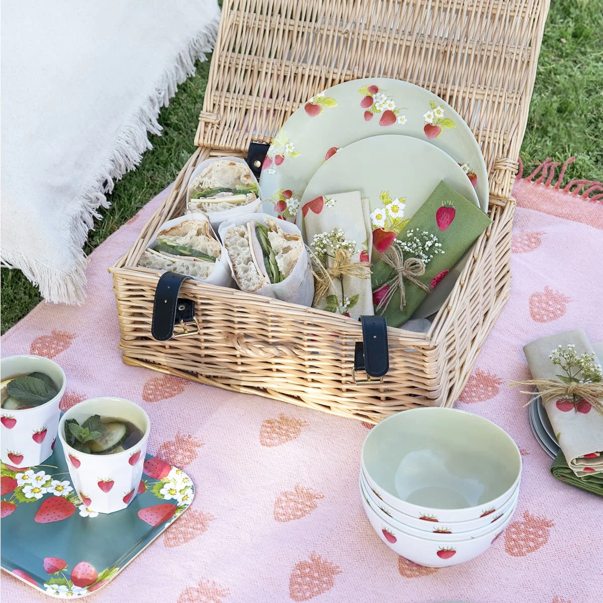Strawberries Melamine Bowl - Image 3